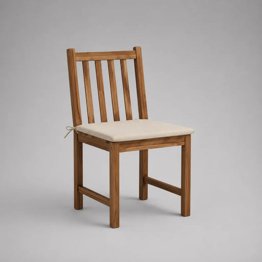 Chaise de jardin en bois massif marron avec coussin écru, dossier à lattes, 48 × 54 × 91 cm