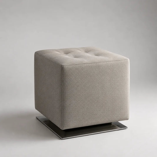 Pouf repose-pieds carré capitonné en polyester beige avec base en acier inoxydable, 48 x 48 x 45 cm